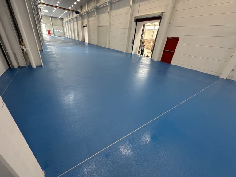 Mise en place d'un revêtement semi-lisse époxy à Oyonnax